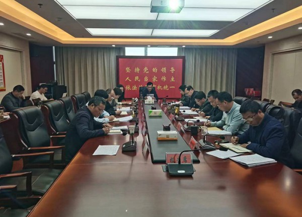 李少中主持召开县十八届人大常委会第二十二次主任会议