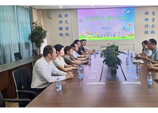 县人大常委会领导开展“六一”慰问活动