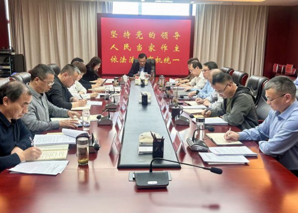 县十八届人大常委会第六十三次主任会议召开